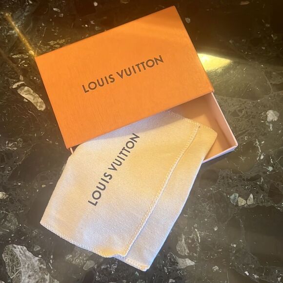 Authentic Louis Vuitton Small box and cotton pouch. - Picture 1 of 3